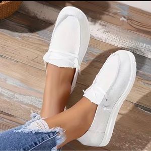 Women’s flat canvas shoes, lightweight